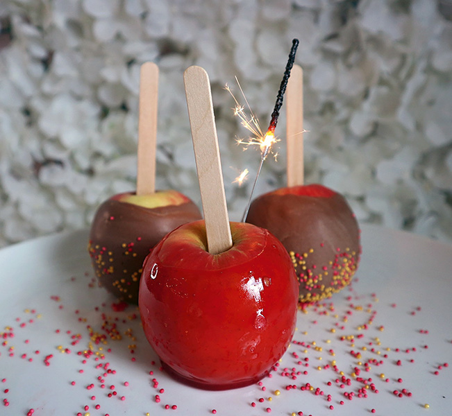 Toffee or chocolate dipped apples