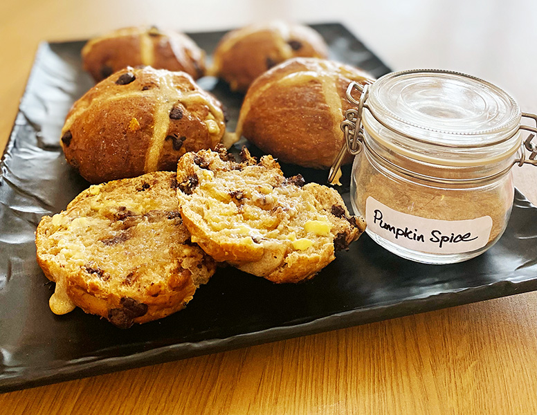Chocolate chip hot cross buns