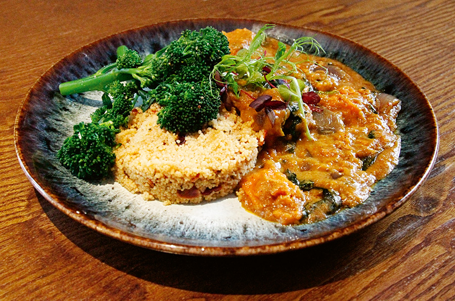 Sweet potato, coconut and spinach curry with quinoa